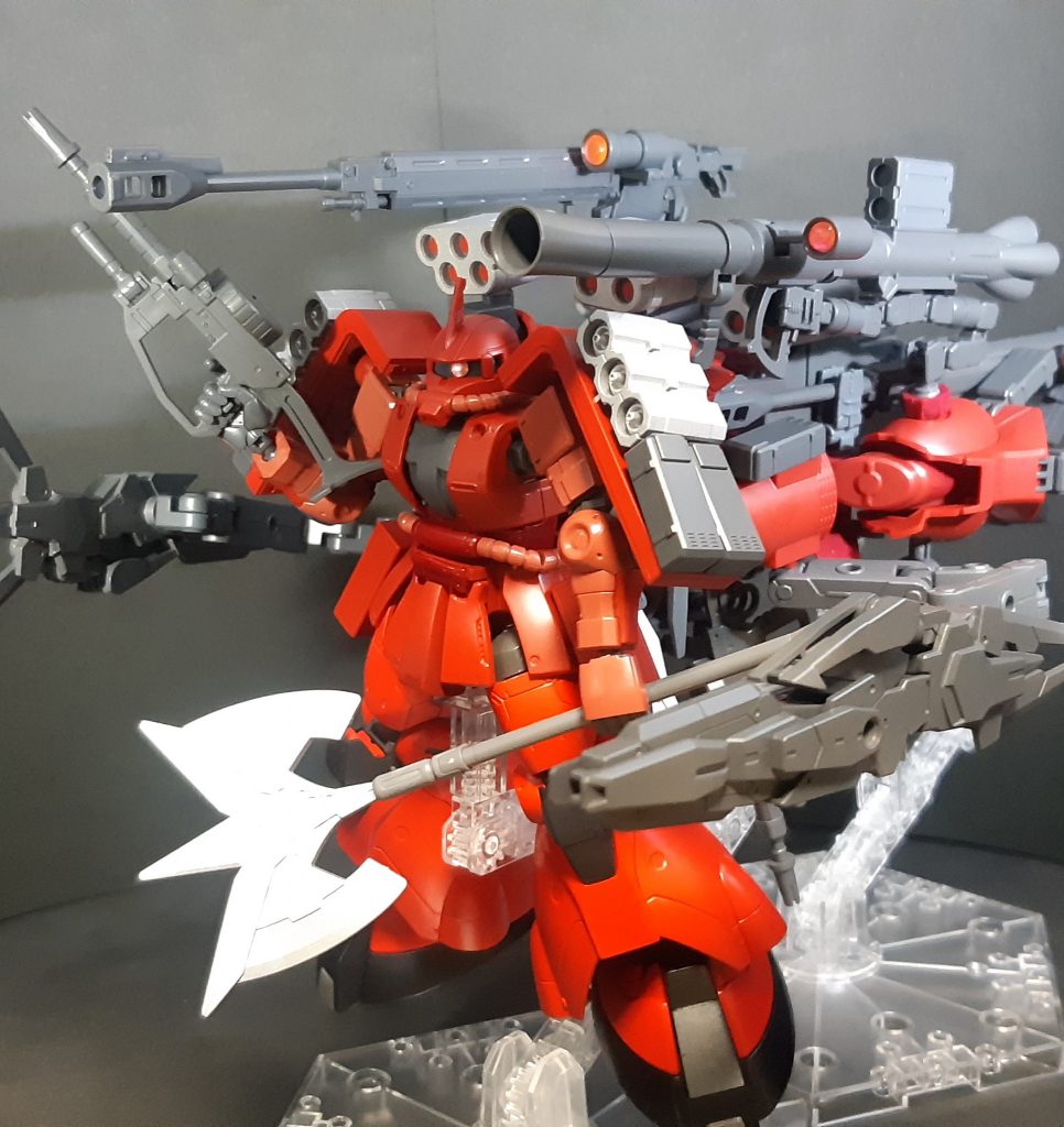 武器を構えてポーズ。以上アメイジングブースター・アームドと、バリスティックザク・フルアームドでした。最後までご覧いただき、ありがとうございました。