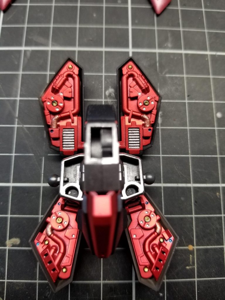 アーマー裏もそれなりに(笑)塗り分けしております。