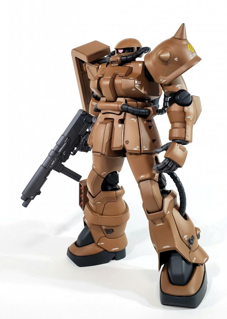 基本的な工作は前回、前々回と同様です。今回は足を削り込んで素立ちを決めやすくし、首にCリングを追加して余白を軽減するといった工作を追加しています。