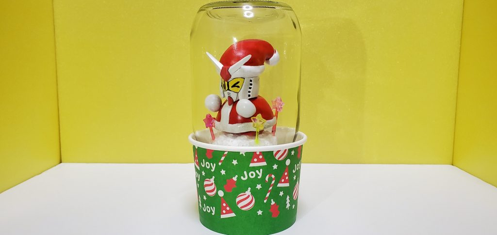 液体を充填する前。液体が入っていないのでちょっとほっそりしています。というか、液体を入れたので太く見えるが正しいですね。