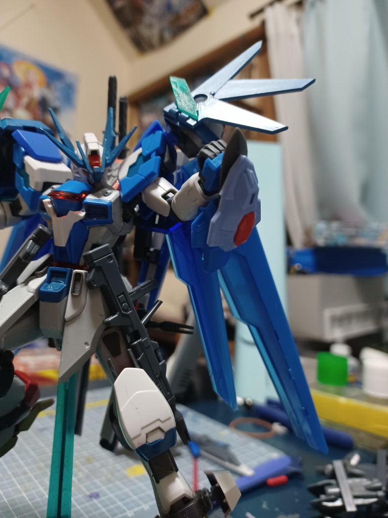 また数々の内蔵兵器を搭載してるためもう腕がなかったら何もできないガンダムとは言わせませんw