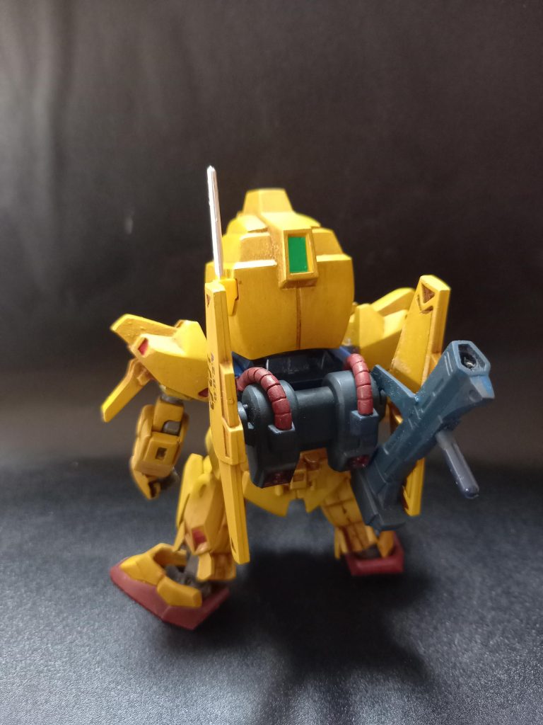 バインダーの裏の肉抜きにプラバンはめました。