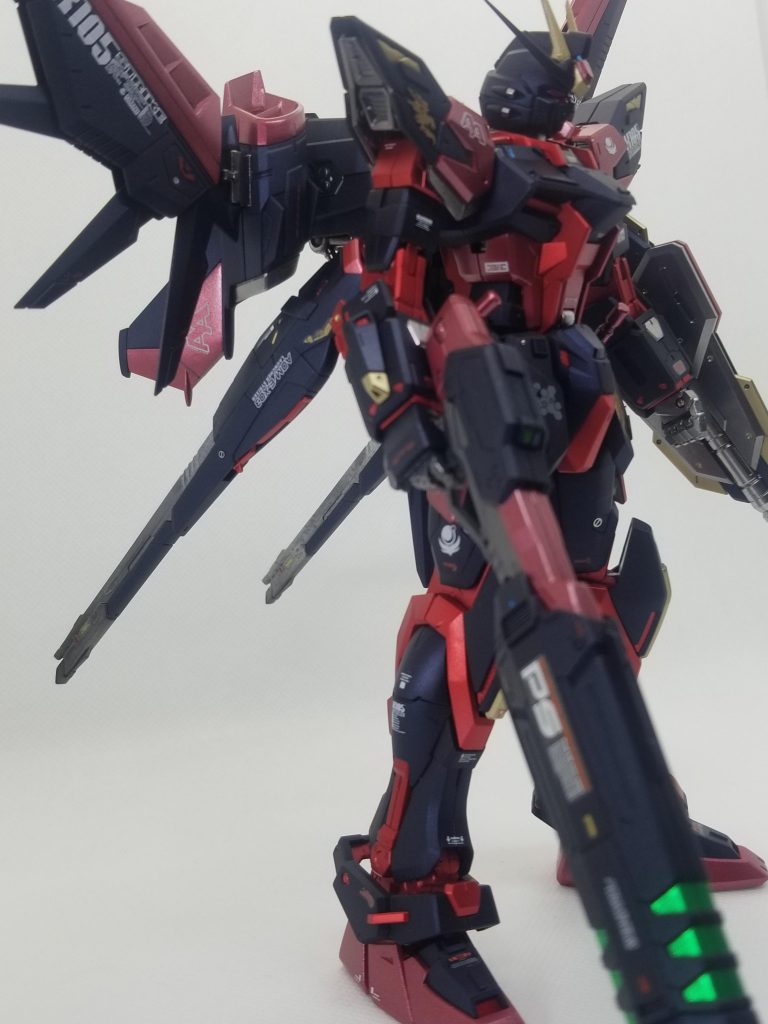 付属のシールはツインアイ以外は使用しました。デカールはSEED系はもちろん、originやファースト、市販品まであらゆるところからチョイス。ここはどれにしよ？これ？それともあれ？と色々迷うの、意外と好きです(笑)