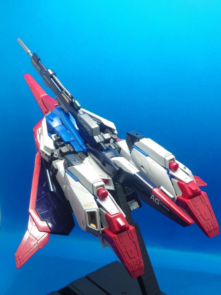 可変部の負担を考え、可動部は極力塗装していません。何度も変形楽しみたいし！