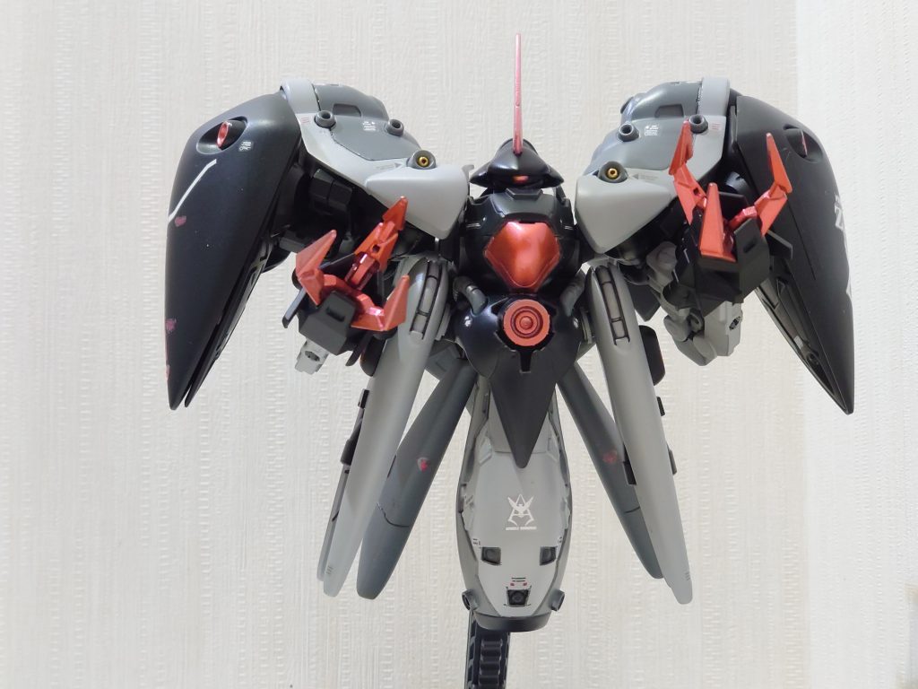 正面右肩...一応ちゃんと閉まるんですが左に比べると開きがちです...