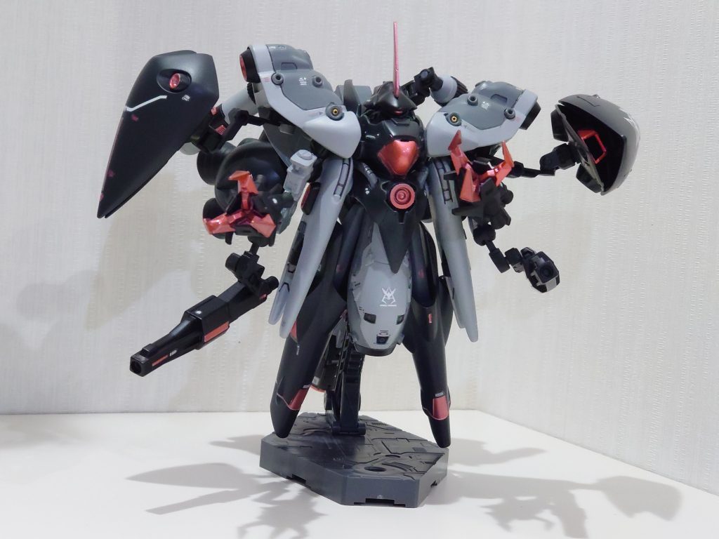 左肩は銃口の様なものをプラ板で作成