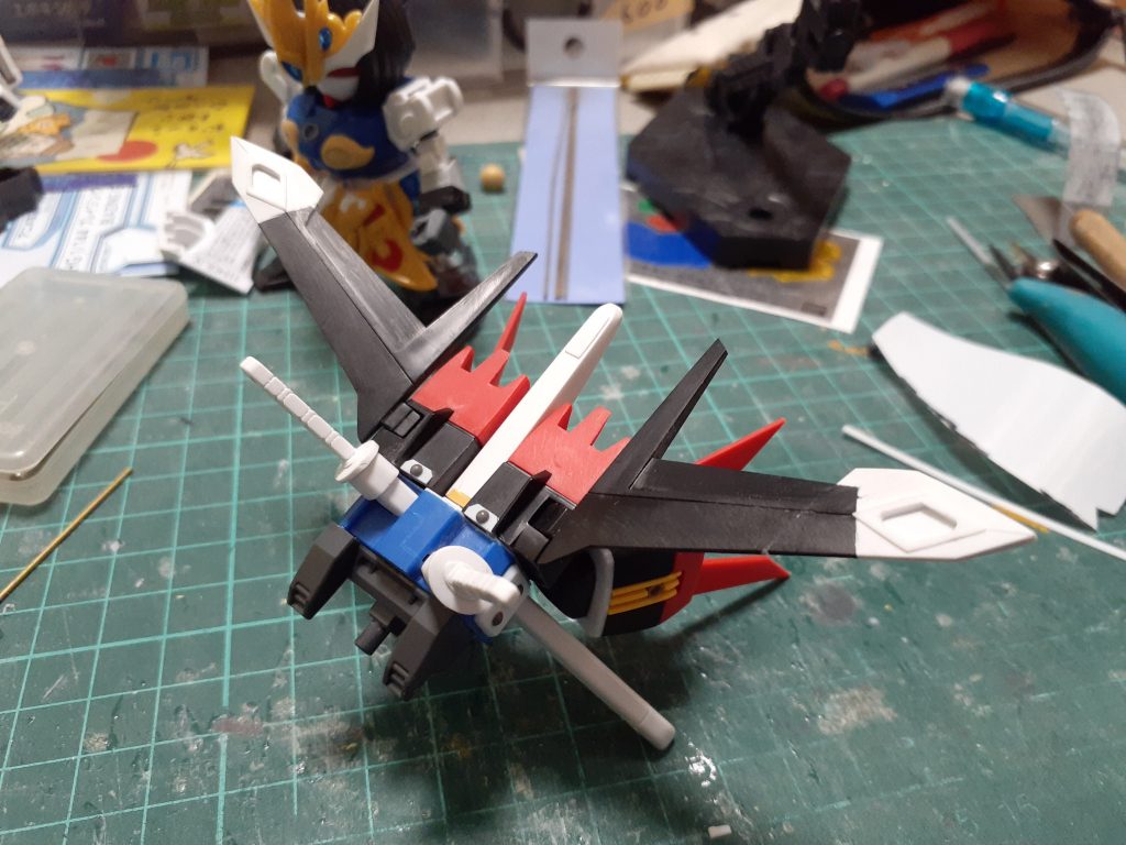 バックパックはHGCEストライクをベースに接続部にSDEX羽の先と刀を武者ゴッド丸