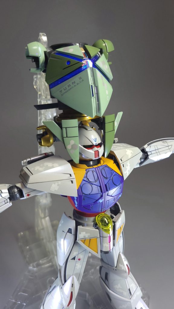 ∀ガンダムのデータ解析シーンこれができるように設計されてるのは流石はバンダイですね。クリアパーツには蛍光クリアを吹いておりブラックライトで発光します。