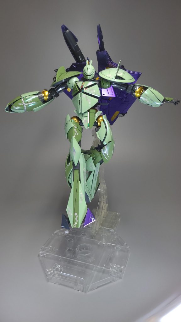 登場時のシーン一目見ただけでラスボス感が半端ない機体です