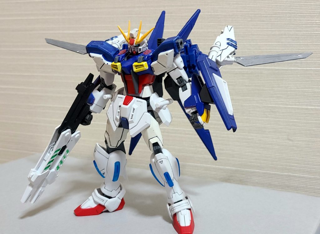 正面からのショット。脚部をスターバーニングガンダムの物に交換し、両肩をリペイントしたジェノアスカスタムの物に変更しました。