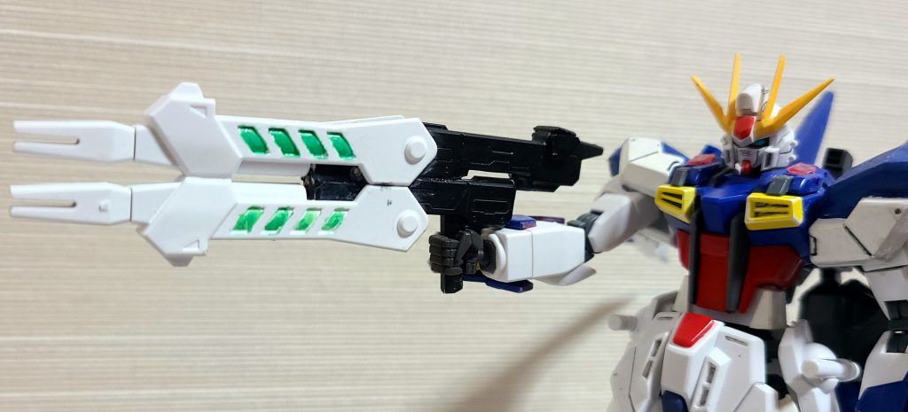 ビームライフルはスターバーニングの物を展開状態にし、二個くっつけてダブルバレルとしました。連射こそ利きませんがその分火力上げたらよくない?という発想です。