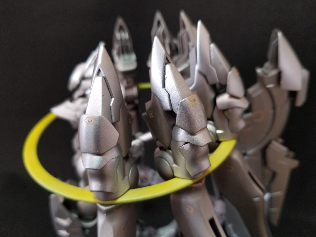 とても分かりにくいですが、羽にはそれぞれ番号をふりました。