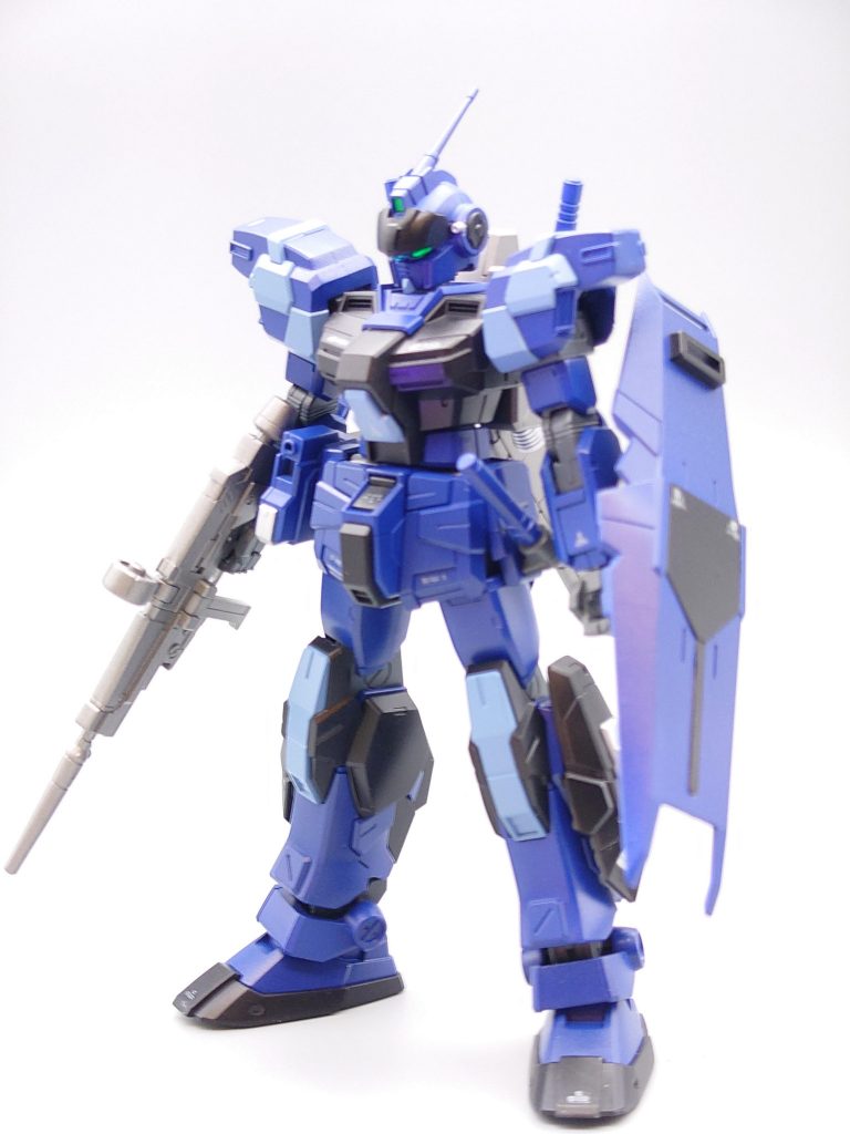 クリアパーツ越しに、ツインアイびこーん