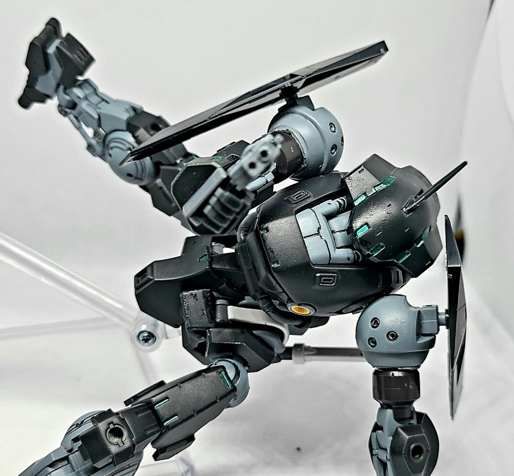 関節はほぼキットそのままなのでぐりぐり派手なアクションポーズも簡単に決められます。