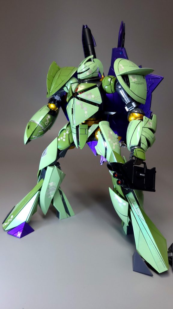 三連装ミサイルランチャー手に持たせることができますがポージングは難しいです…