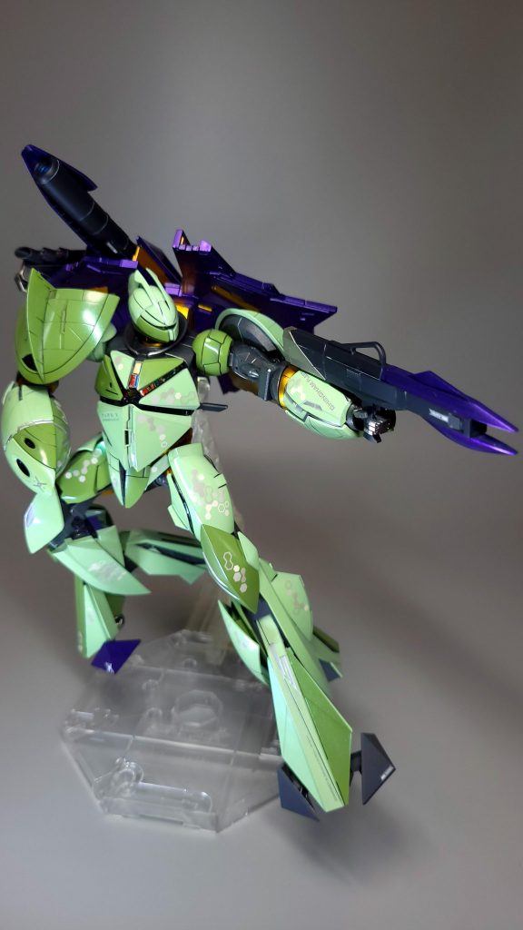 ビームライフル∀ガンダム同様に宇宙世紀には無いデザインのビームライフル。∀ガンダムと比べると小さいですが同等の威力があるのだとか。