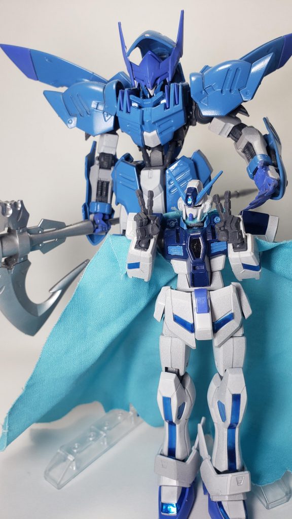 前回、オラザク2021に作った『Gのうごくちゃん』のクロスボーン魔王とツーショット。GBNでうごごと遊ぶ妄想をしてます。ゆくゆくはオパシさんやざんげちゃん、色んな人の専用機を作ってみたいです。うごごも嬉しいと思います。