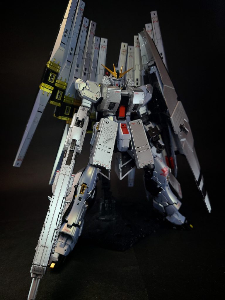 このほかゲームなどでは左右にフィン・ファンネルを6基ずつ装備した形態も存在し、ゲーム『ガンダムバトルユニバース』およびその続編では、フィン・ファンネルが増えたことで、機体周囲を覆うIフィールドの形が正二十面体となる