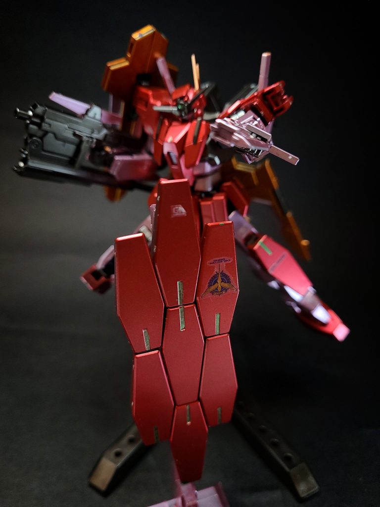 対ガッデスイノベイター、リヴァイヴ・リバイバルを筆頭に行われた独自作戦で対峙。パイロットはアニュー・リターナー。交戦直後はガッデスの攻撃に、ライルの躊躇いもあってか苦戦する。しかし、頑として説得に応じないアニューに業を煮やしたライルは、「俺の女にする」の名言とともにトランザムを発動。GNピストルIIとGNシールドビットをフルに使った猛攻でガッデスを半壊に追い込む。だがアニューの精神に介入して乗っ取ったリボンズに一瞬の隙をつかれて形勢が逆転。ライルの心情やリボンズの卓越したMS操縦技術により、あわやの危機に陥ったものの、直後に戦線復帰したダブルオーライザーの狙撃によってガッデスは機能を停止。その後アニューによって、寄り添うように接触していたケルディムを突き放し、大破、爆散した。