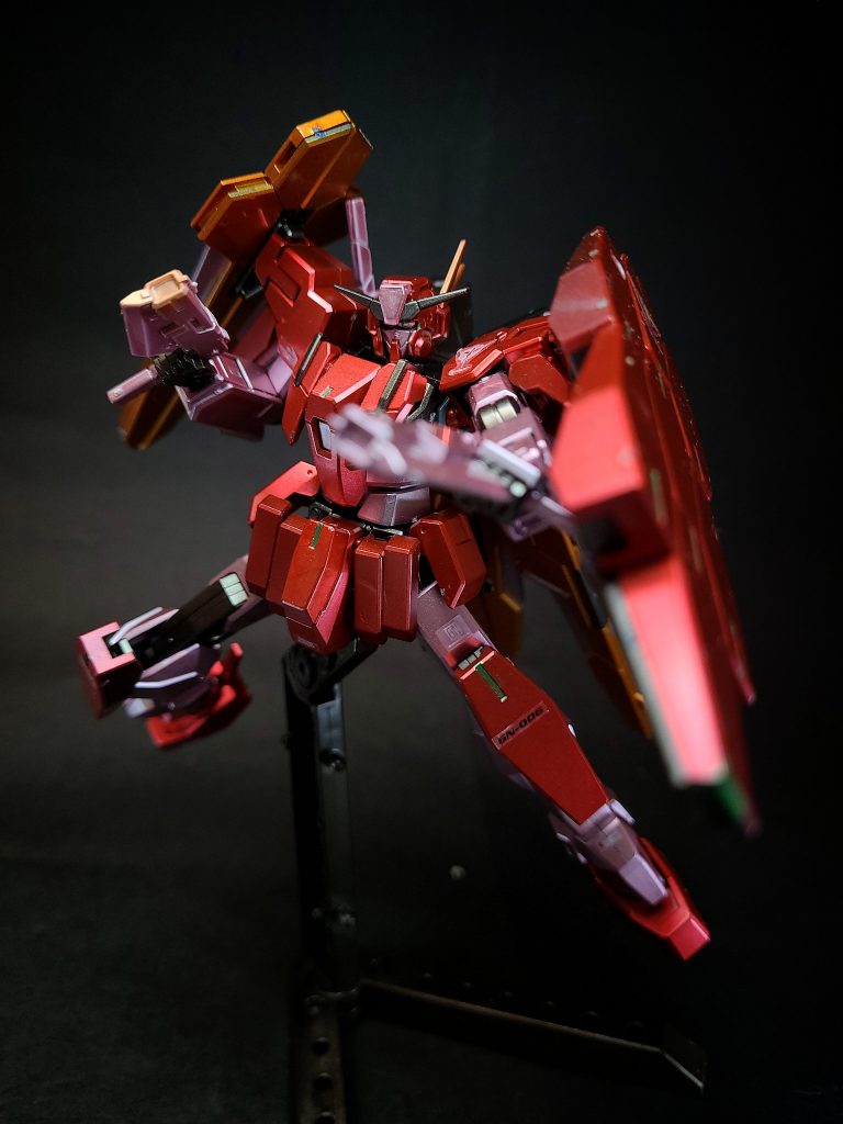 対アルケーガンダム外宇宙航行型母艦ソレスタルビーイング内部で対峙。狭い通路内での戦闘になってしまったため、狙撃をメインとするケルディムにとって不利な状況に。しかもパイロットはアリー・アル・サーシェスである。高い技量もさることながら、隠し腕など機体を完全に使いこなすトリッキーな動きで翻弄させる。一方のライルは、兄ニールと違ったピストルを用いた持ち前の射撃センスで的確に対応するものの、押し込まれて万事窮す。だがその瞬間、ダブルオーライザーのトランザムバーストでイノベイターの脳量子波を撹乱、その隙にヴェーダのコントロールを取り戻したティエリア・アーデによってバックアップを切断。アルケーガンダムはコントロールを喪失し、操作不能に陥ったところを撃破。