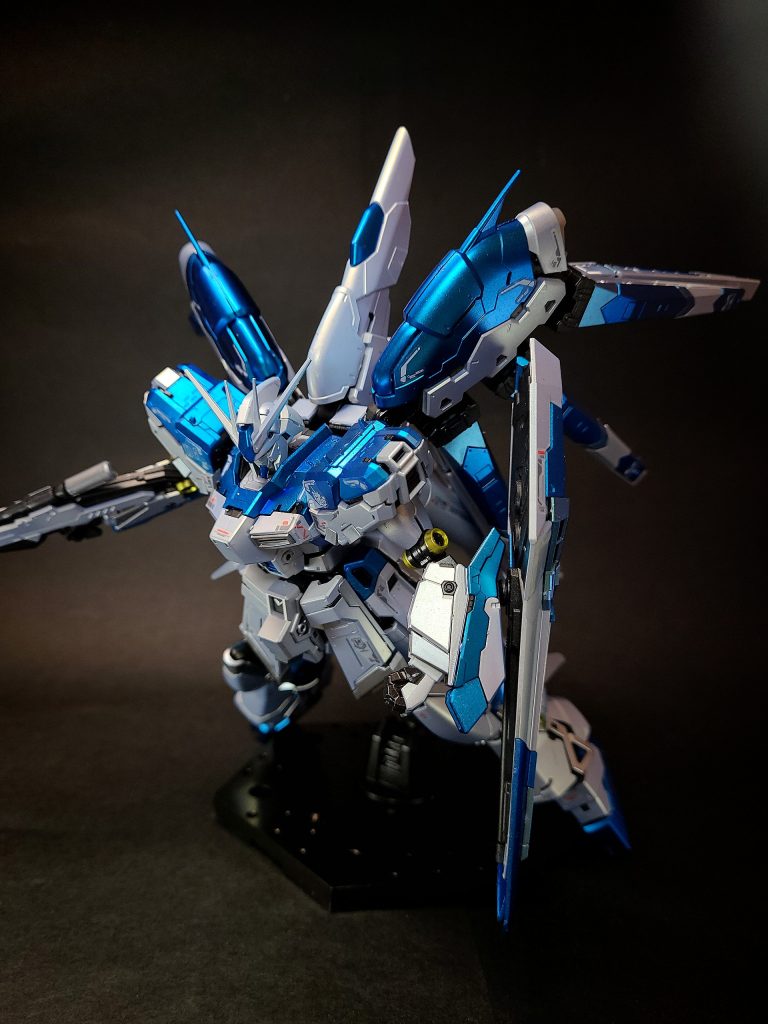 二つの機体設定現時点で機体の設定が大きく分けて二つに分かれる。サイコフレームが機体に実装される過程や方法も異なっている。