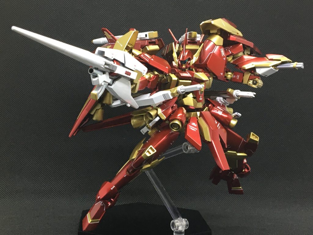 【高機動を活かした武装】高速戦闘を主体とした本機には、数々の武装を装備。