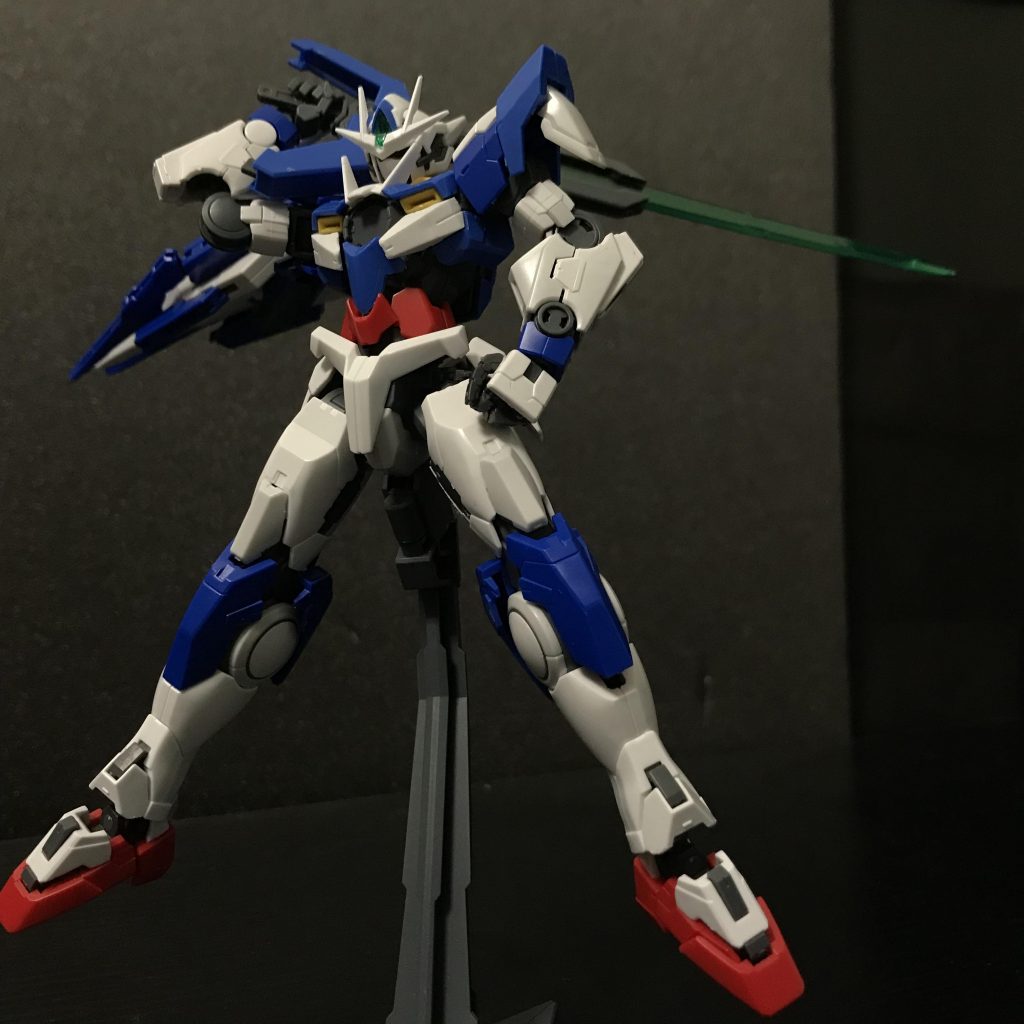 まあみなさんご存知だろうとは思いますが劇場版ガンダムOO先駆者の目覚め(英語わかんない)より主人公機のダブルオークアンタさんですが、劇中攻撃回数が数えられるという……そして劇中登場時間は約10分程度という。主人公機にしてはとても少ないですよねそのかわりとてつもなくインパクト残して言ってますからねw超巨大ビームサーベルビットによるGNシールド回転式のビームライフル装甲パージによるバースト武器の合体ワープ機構すげぇ……って感じですよね!!ですがELS撃破数はサバーニャが1番多いと思ってますね(当社比)