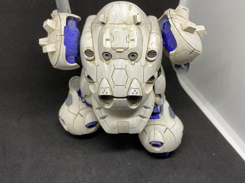 ウェザリングカラーはライトグレイッシュを使用。どこまで塗ってどこまで落とすか加減に悩みました。ウェザリング後、つや消しスプレーを塗布。