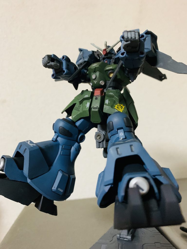 前腕部四連ビームバルカン×2