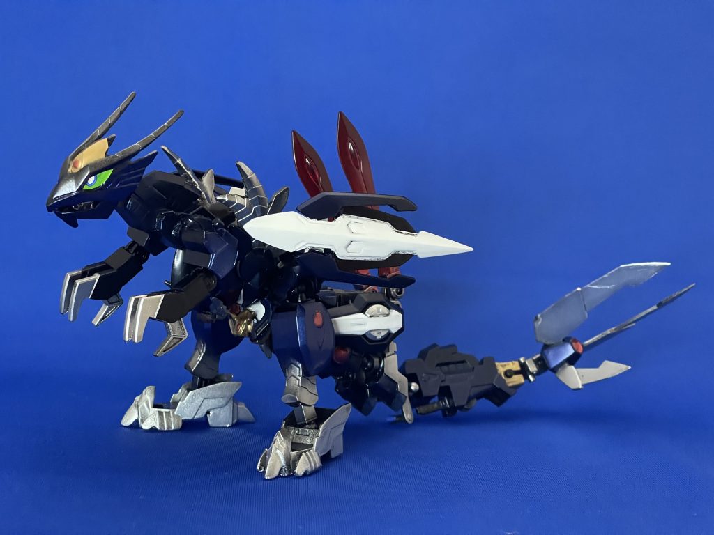 ヴァルキランダーと言えばドラゴンモード、パーツを組み合わせてよりドラゴンらしさを出してみました。