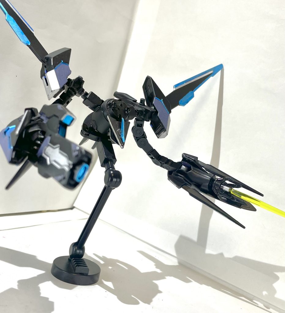 支援機   ネクストブースター戦闘時インヴェルノをサポートする異形のメカ。機動力に優れているだけでなく、アームに武器を持たせられるのでどんな場面でも臨機応変に対応可能。