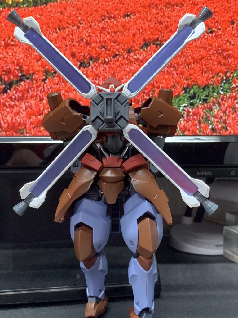 ご自慢の肉体美を見せつけながらネーデルサテライトキャノン発射!!チャージ中はスキだらけなんでほとんど当たらないぞ!それに本戦で撃てばリング破壊で失格だから予選でしか使えないぞ!うーん、浪漫武器!