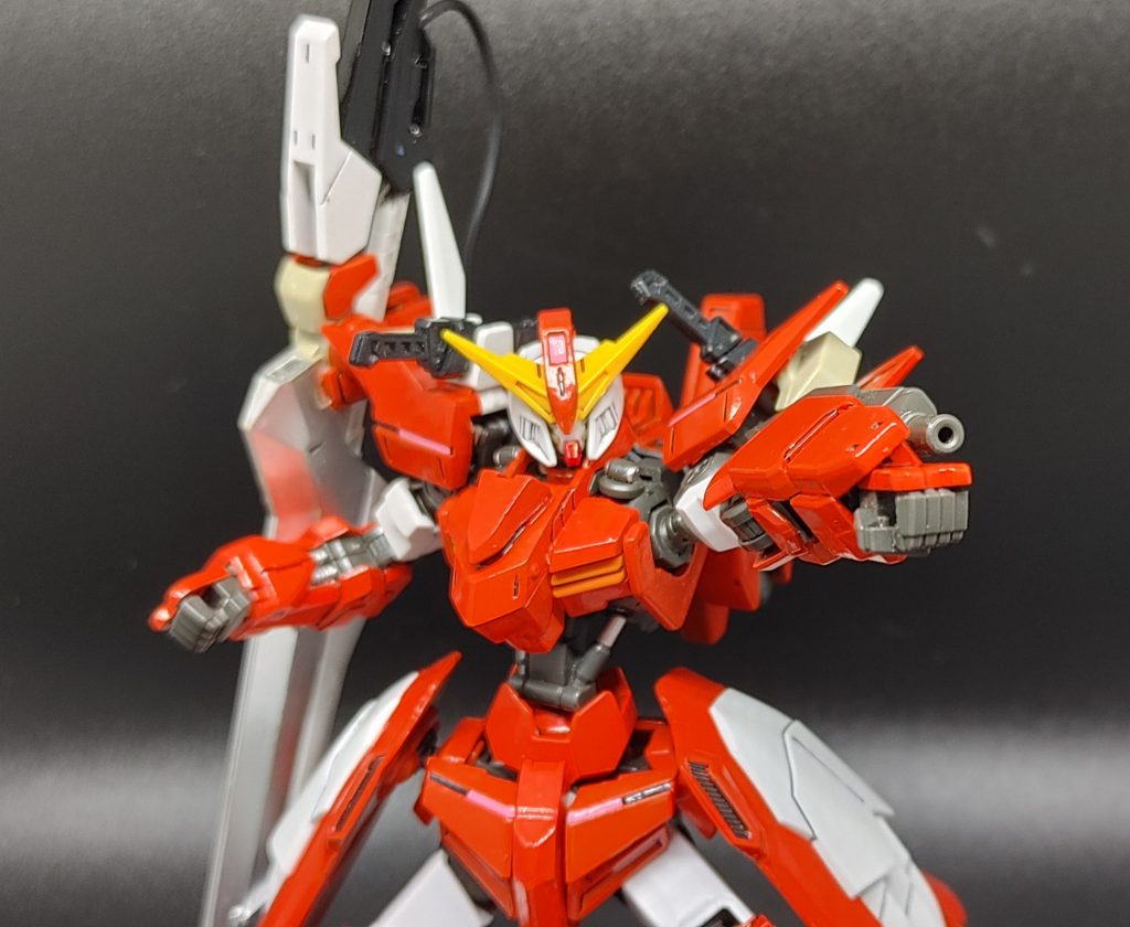 ビーム兵器がMSは使えないので、左腕には150mm機関砲改が装備されている設定。威力は高いとは言えないが、戦闘では十分な攻撃力と安定した整備性を両立させている。