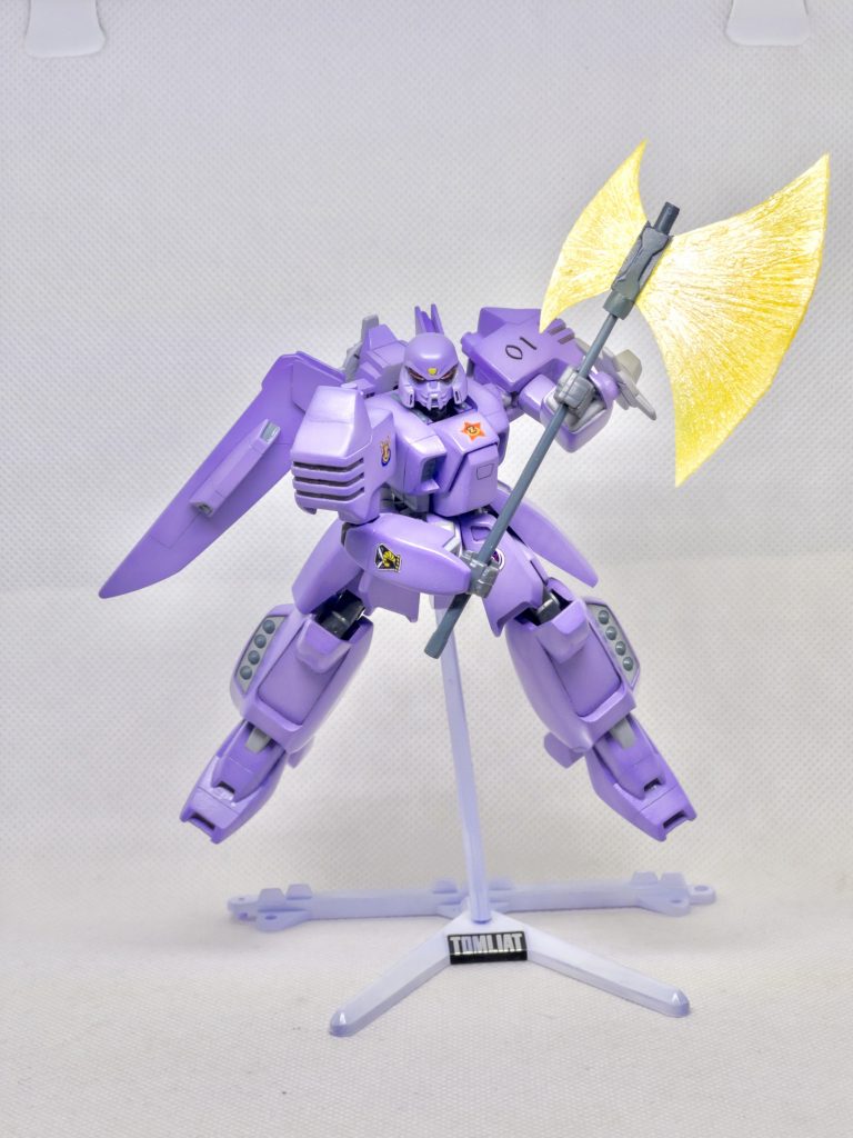 ビームトマホーク。使っていなかったビームサーベルを芯にスクラッチ。刃の部分はクリアシートを重ね合わせゼリー状の瞬着で模様を追加しました。