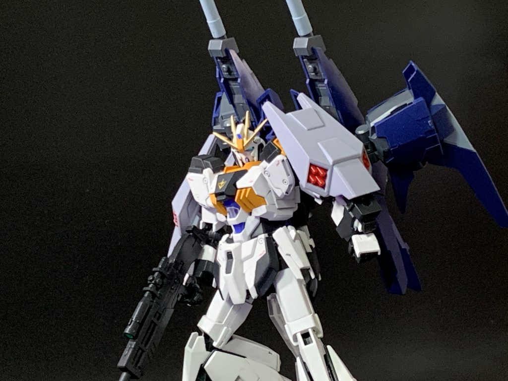 元のシールドや他の丸軸バックパックも背負えます。