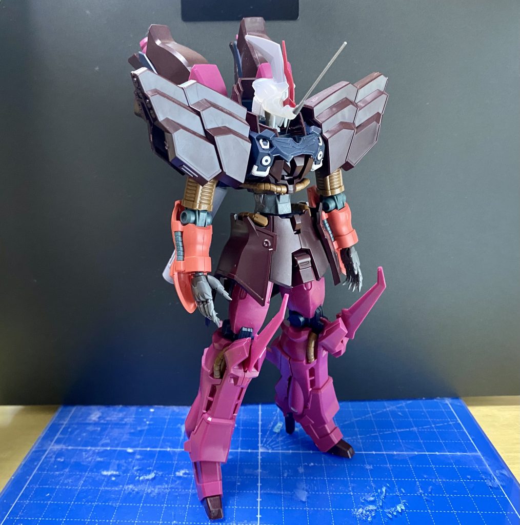 思いつくままにパーツを付けて行ったので形になるまでは早かったです！ミキシングビルドは難しい反面思い通りにいくと楽しいです🙌