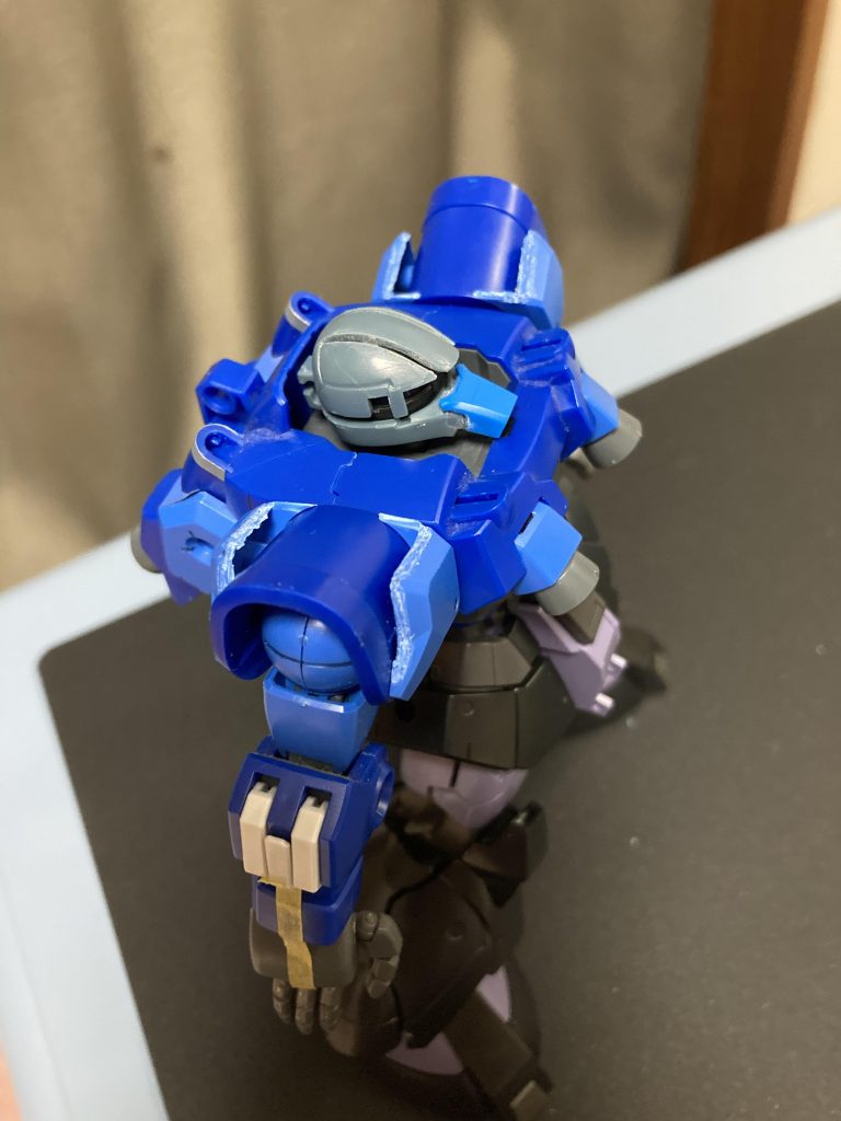 口はグフR35 だったかなぁ今回は全部のキットが素組み完成品のリサイクルなんです普通に買うとアホな金額なのでf^_^;