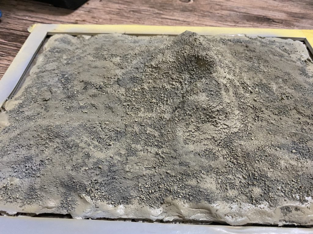砂漠ジオラマの製作途中。木分粘土が入手できなかったため石粉粘土使用。砂の質感は重曹の粉とホッカイロの中身を使ってみました。