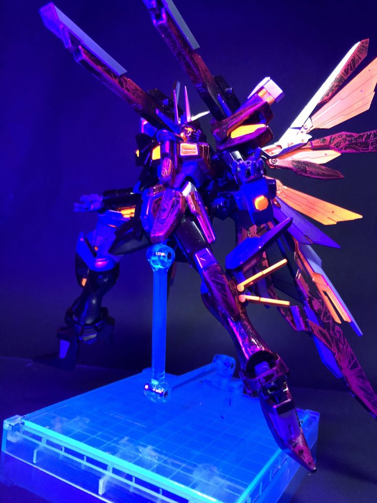 光らせるとこんな感じです。