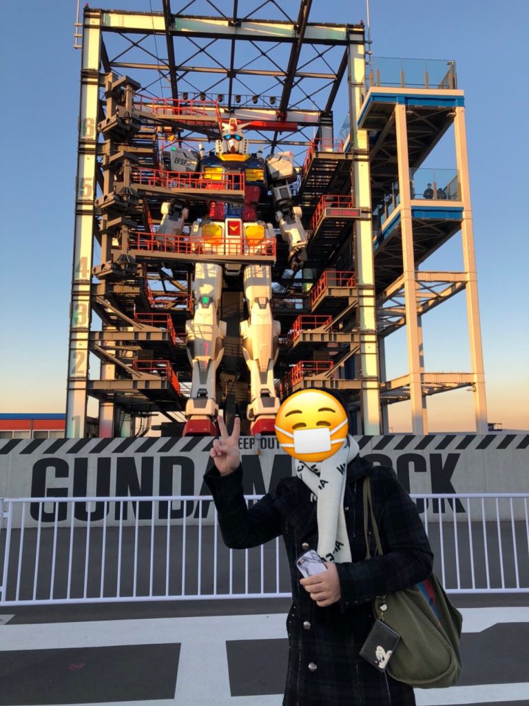 ・・・ついに ついにガンダムと対面っ!今まで、実物代のガンダムとユニコーンを目の当たりにした時と同じようにはしゃぎました😂✨カッコ良いっ!とにかくカッコ良かったんです!32になろうかとゆう男が、ピースしながらキャッキャはしゃいでいると我々が予約していた展望ドックへ入れる時間が訪れたのですぐさまそちらへ向かいました☺️