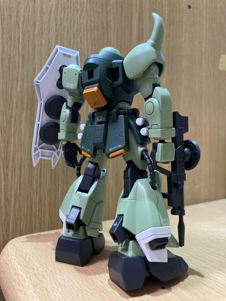 合わせ目消しはやったりやらなかったりで、やったところが割れる未熟な作例wトゲトゲショルダー部分も合わせ目消しやろうと思ったけど、思っただけでした。