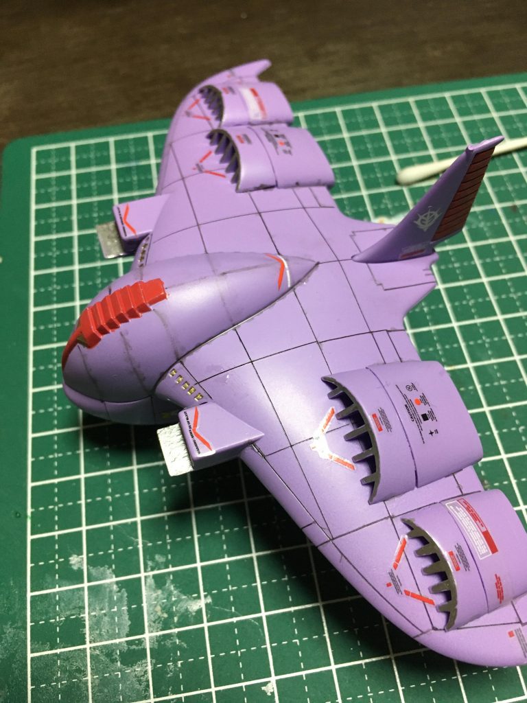 素組みだとかなりのっぺりなのでスジボリとデカールはやや多めに追加