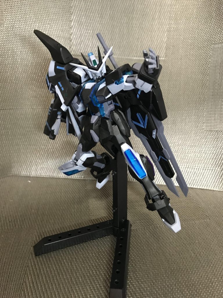 ノーネイムの箱絵風のポーズ