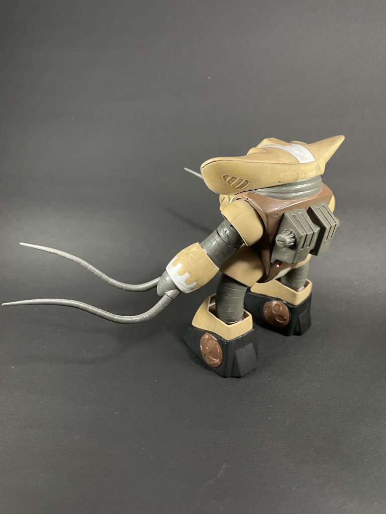 合わせ目消してないし色ムラあるし塗装はみ出てたりだけどプラモは完成させてなんぼ