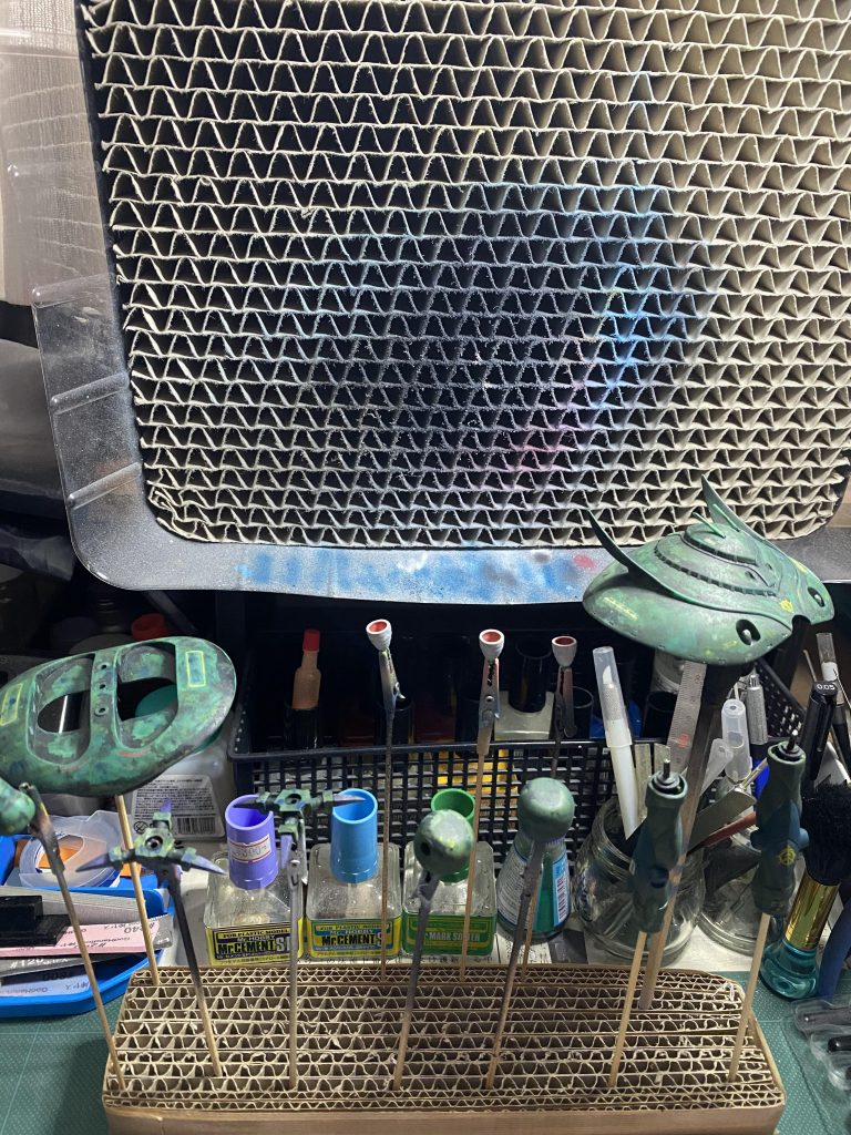 デカールまで終わった後多少の汚しを入れようと思ったら。予想以上に汚れてしまいました。(また違う機会に挑戦したいと思います。)