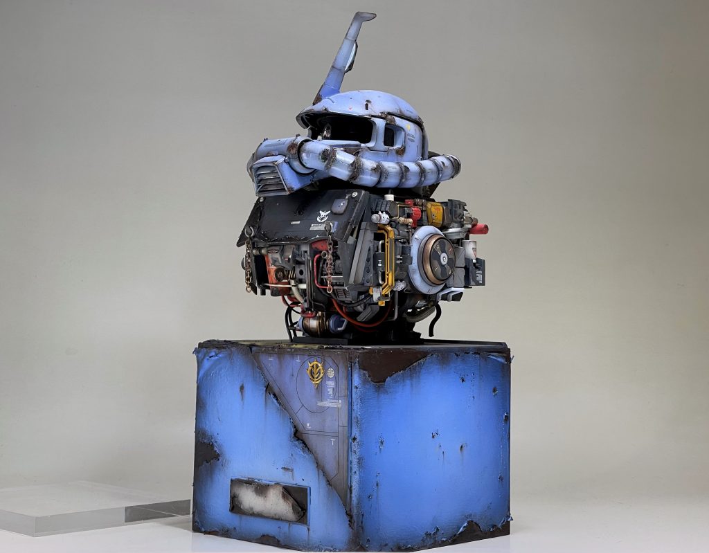 シンプルに四角いウッドにディスプレイも良いですよね、適度な重さのある木材探してこよかな。