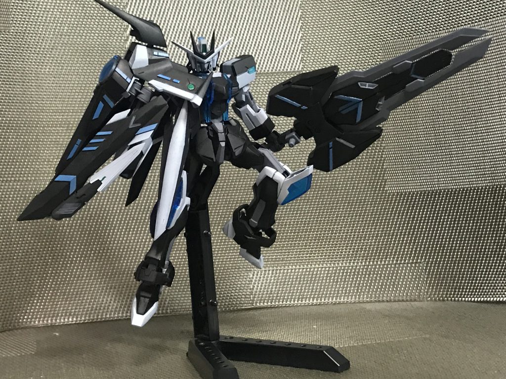 こちらが基本形態Aーエクステンション本家ノーネイムにもある形態で右肩のドラグーンなどを使用するモードです、そのほか大型剣で格闘戦も行います