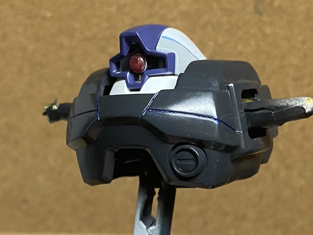 モノアイはwaveのHアイズ使いましたが、干渉して浮いてしまうのでクリアパーツは外しました。