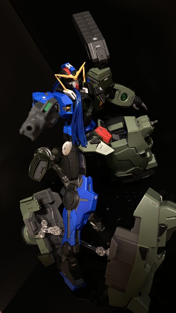 　「…ガンダムゼルク、外装をパージ…、システム変更…、──モードに移行する…。」