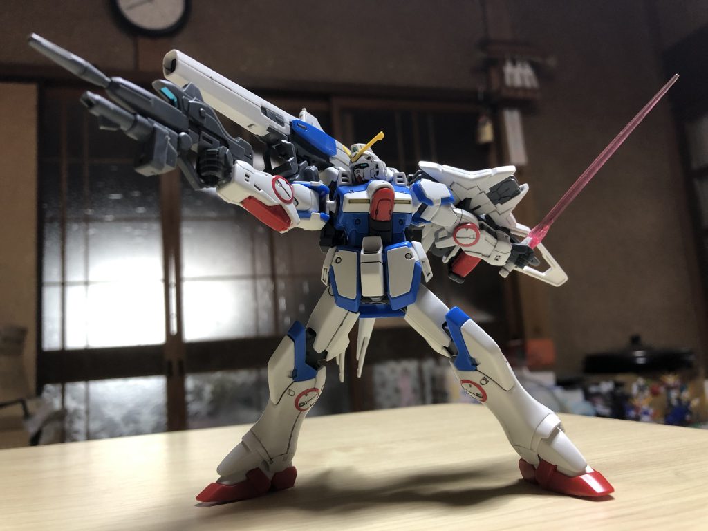 武装がよく見える煽りのカットです。ほぼVガンダムなのですが、各部のデザインが洗練されてますね…